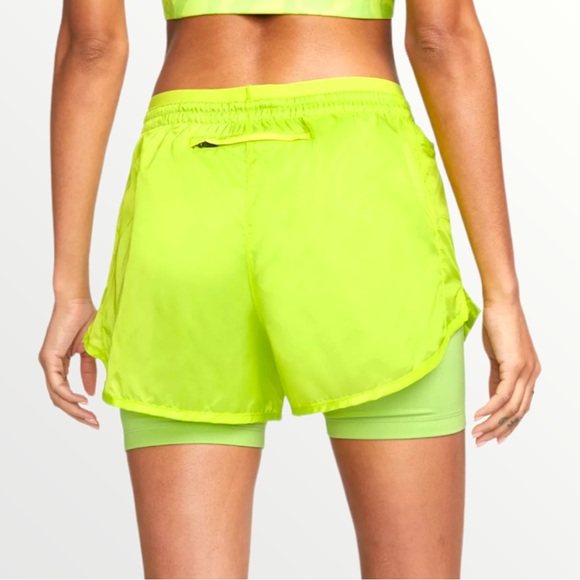 Share Nike Women's Icon Clash Tempo Luxe Mid-Rise Running Shorts NWT - Picture 2 of 6